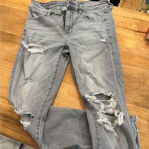 American Eagle Outfitters Gray Skinny Jeans Distressed women’s size 6 short